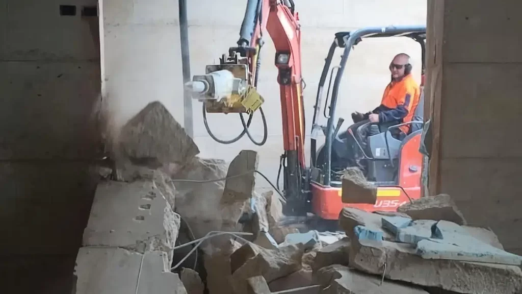 Rock Breaking Alt Rock Breaking 1